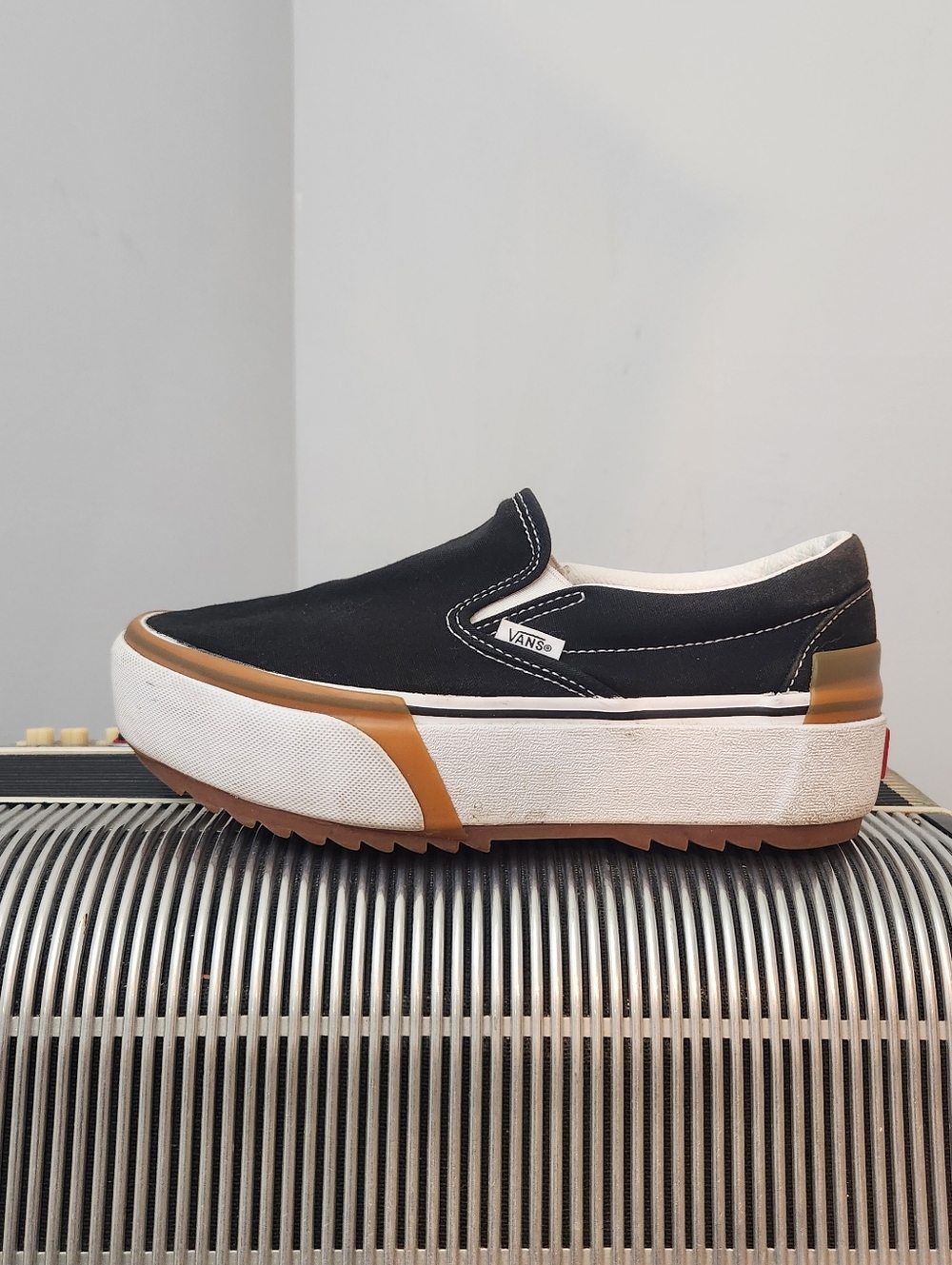 ALMOST NEW VANS OFF THE WALL BLACK CANVAS PLATFORM SLIP ON SKATER SNEAKERS SZ 6